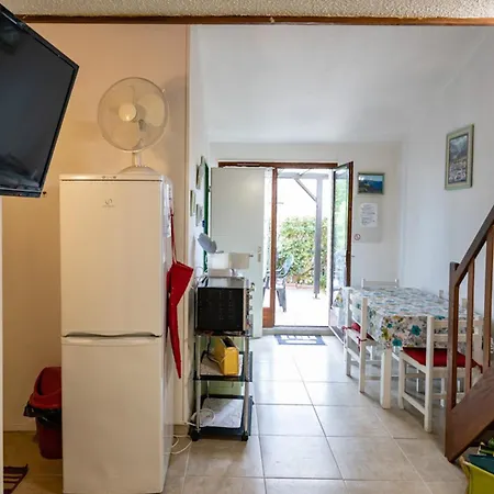 Maison Conviviale A Avec Piscine Partagee 35 M² 度假居 *